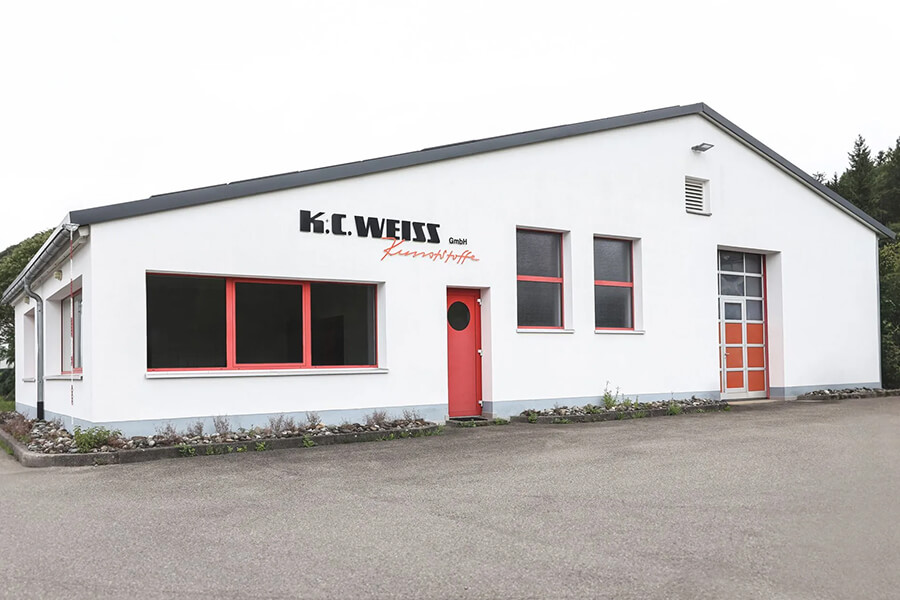 B2B-Partner für Kunststoffteile Wehingen | Firmengebäude der K.+C. Weiss GmbH